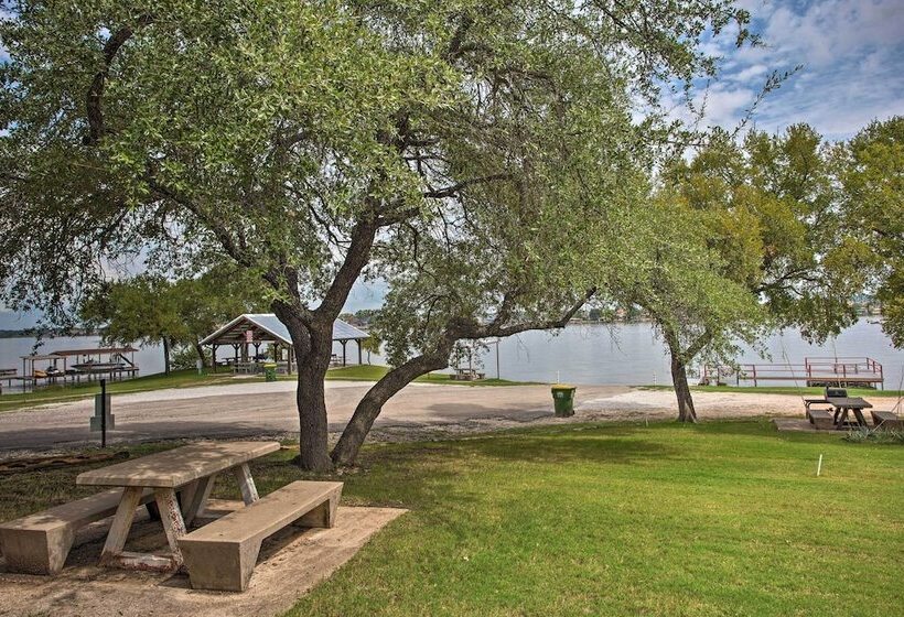Granbury Cottage, Steps To Lake & Dock!