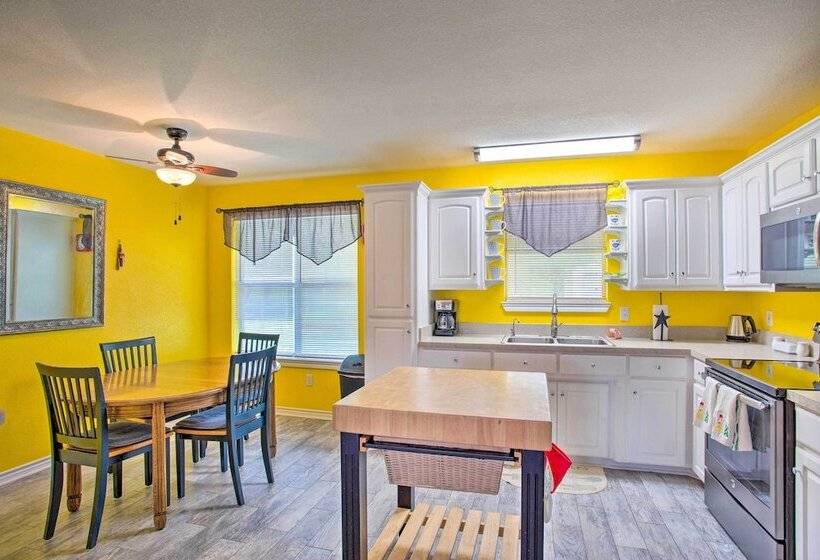 Granbury Cottage, Steps To Lake & Dock!