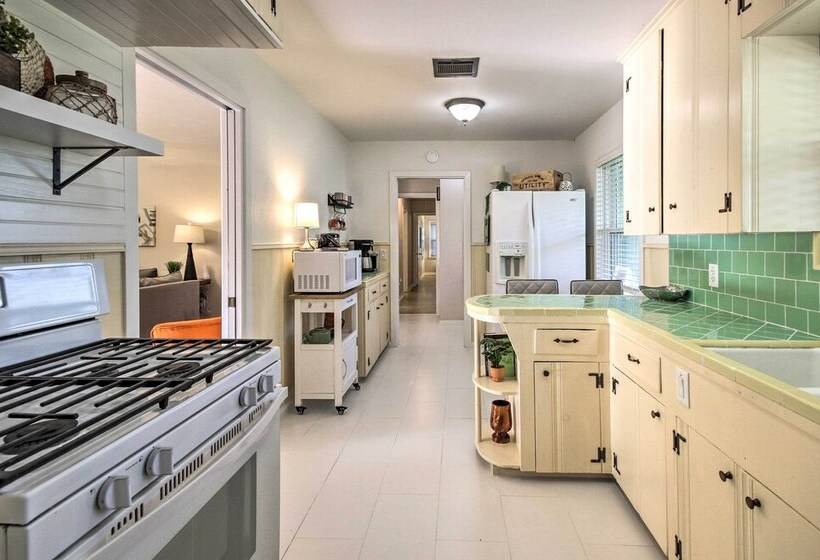 Lovely Tomball Home < 1 Mi To Dtwn + Pool Access!