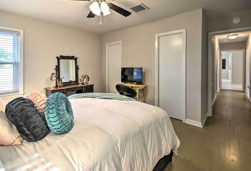 Lovely Tomball Home < 1 Mi To Dtwn + Pool Access!