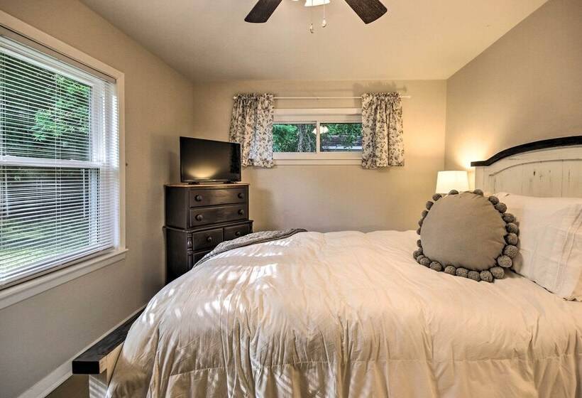 Lovely Tomball Home < 1 Mi To Dtwn + Pool Access!