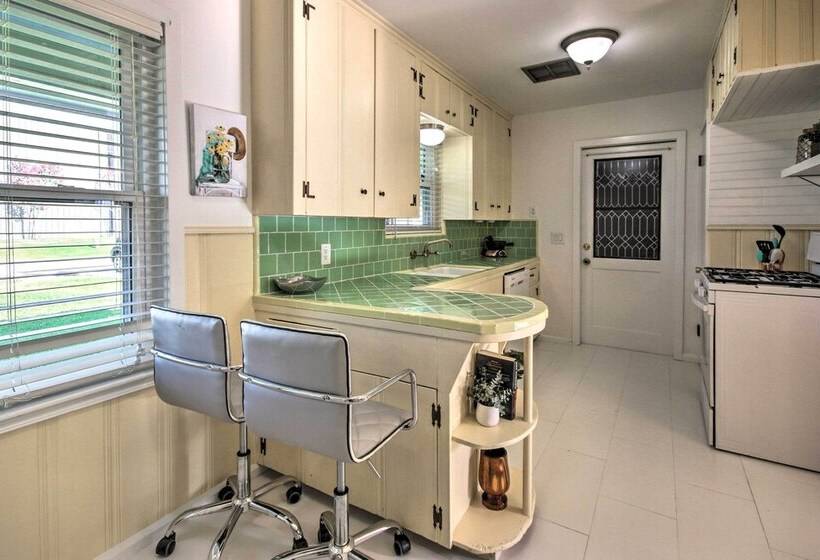 Lovely Tomball Home < 1 Mi To Dtwn + Pool Access!