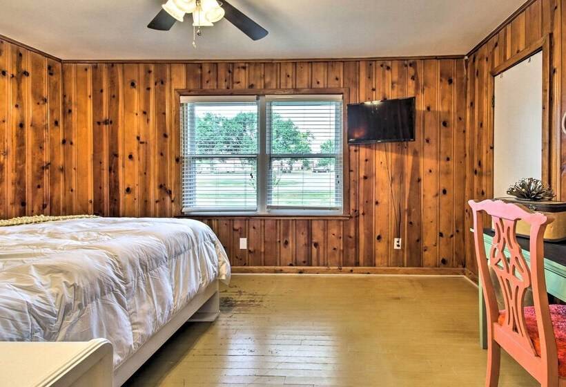 Lovely Tomball Home < 1 Mi To Dtwn + Pool Access!