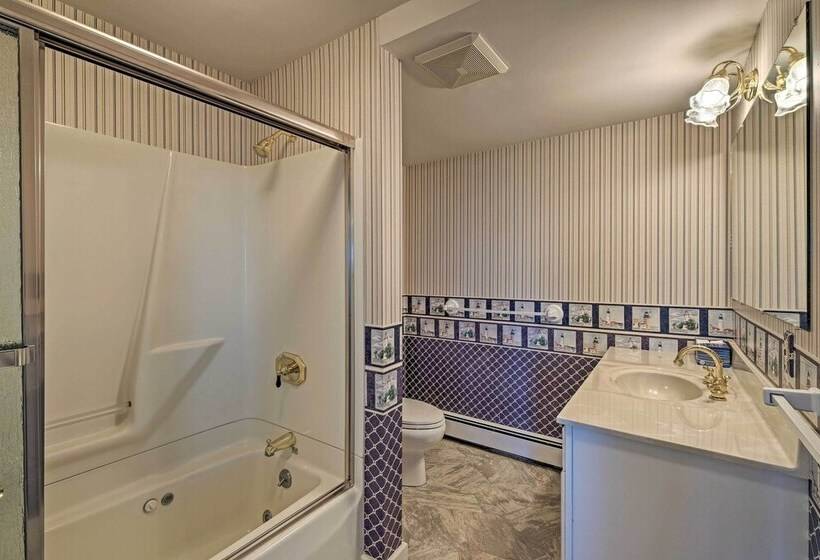 Lovely Waterfront Owls Head Home W/ Own Beach