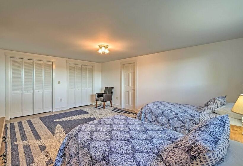 Lovely Waterfront Owls Head Home W/ Own Beach