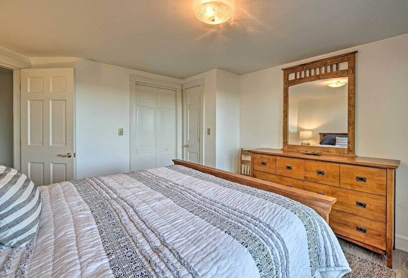 Lovely Waterfront Owls Head Home W/ Own Beach