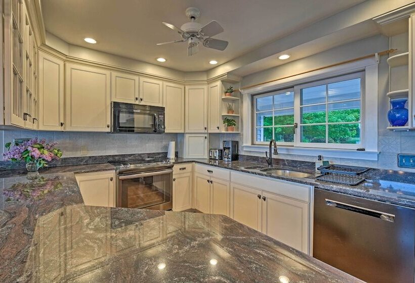 Lovely Waterfront Owls Head Home W/ Own Beach