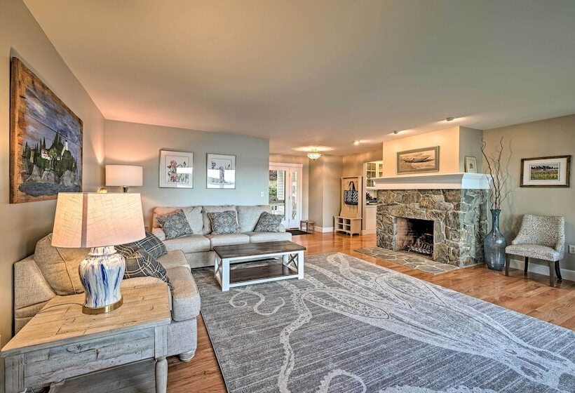 Lovely Waterfront Owls Head Home W/ Own Beach
