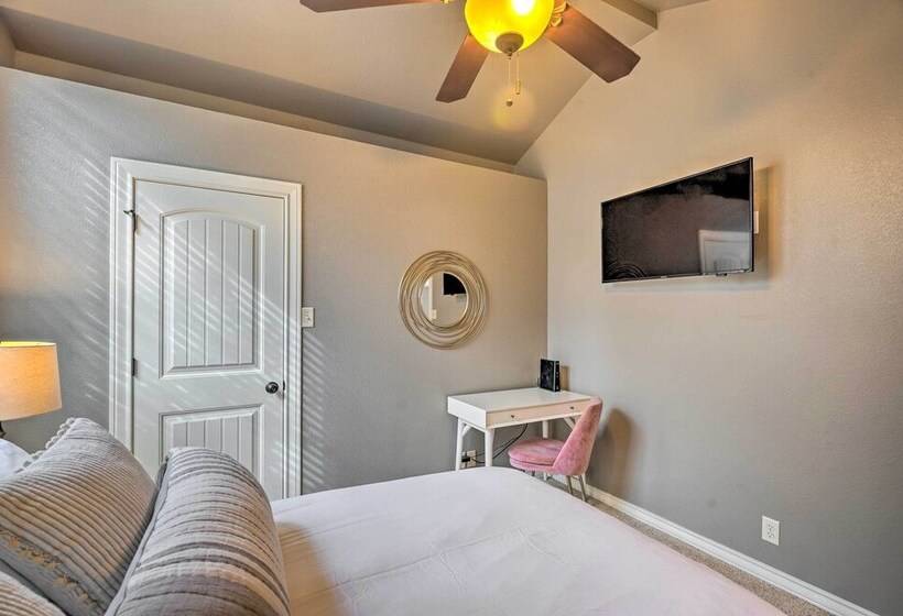 Luxe Midland Retreat W/ Patio, Grill & Yard!