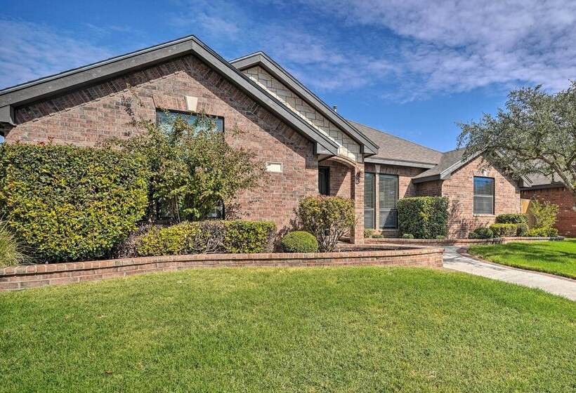 Luxe Midland Retreat W/ Patio, Grill & Yard!