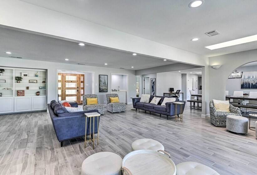 Luxury Granbury Home W/ Private Boat Dock!