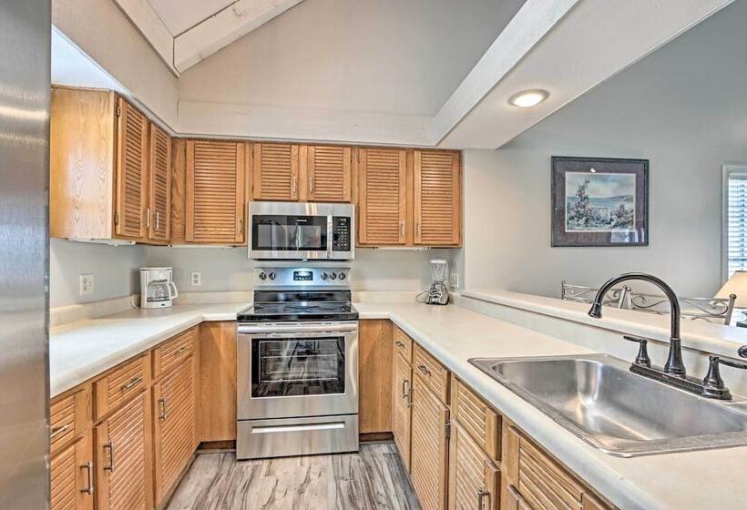 Screened Deck: Margaritaville Lake Resort Retreat!