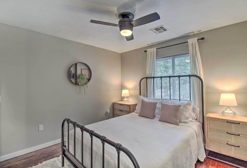 2 Mi To Lake: Marvelous Pinetop Home W/ Fireplaces