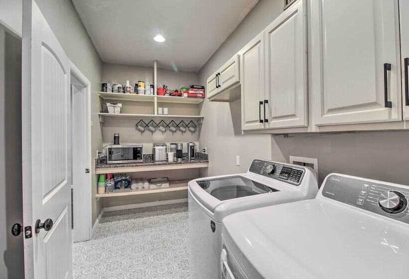 2 Mi To Lake: Marvelous Pinetop Home W/ Fireplaces