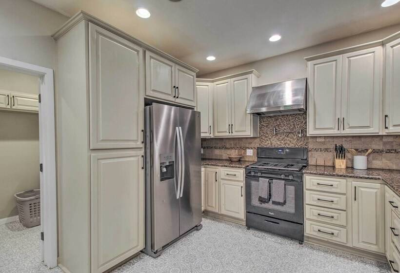 2 Mi To Lake: Marvelous Pinetop Home W/ Fireplaces