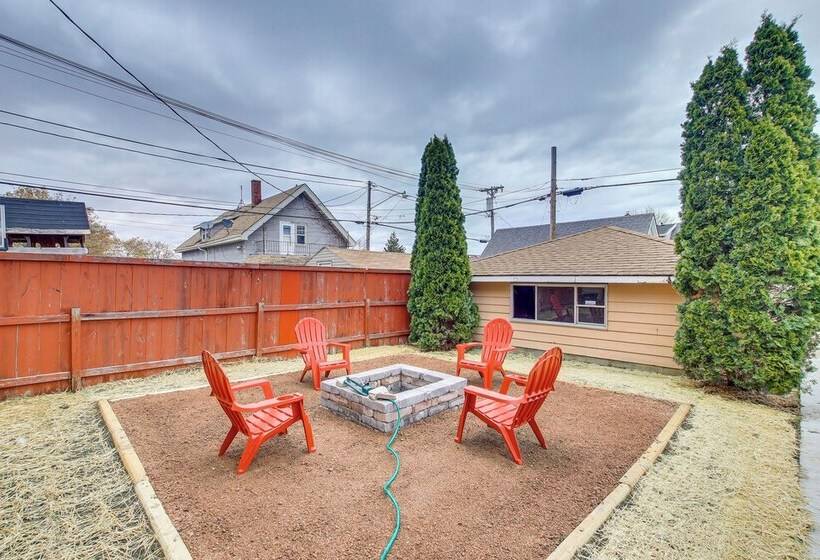 Milwaukee Vacation Rental: 6 Mi To City Center!