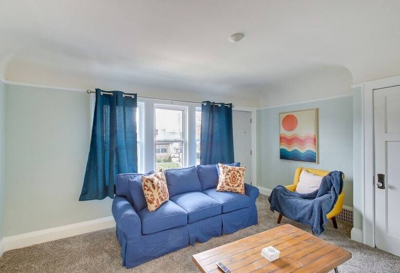 Milwaukee Vacation Rental: 6 Mi To City Center!