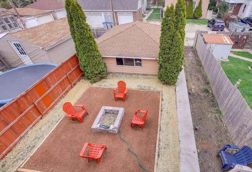 Milwaukee Vacation Rental: 6 Mi To City Center!