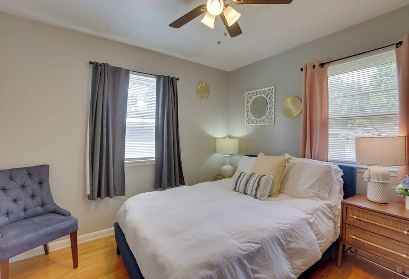 Modern Birmingham Escape W/ Yard + Fire Pit!