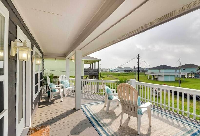 Walk To Shore: Home W/ Deck In Crystal Beach!
