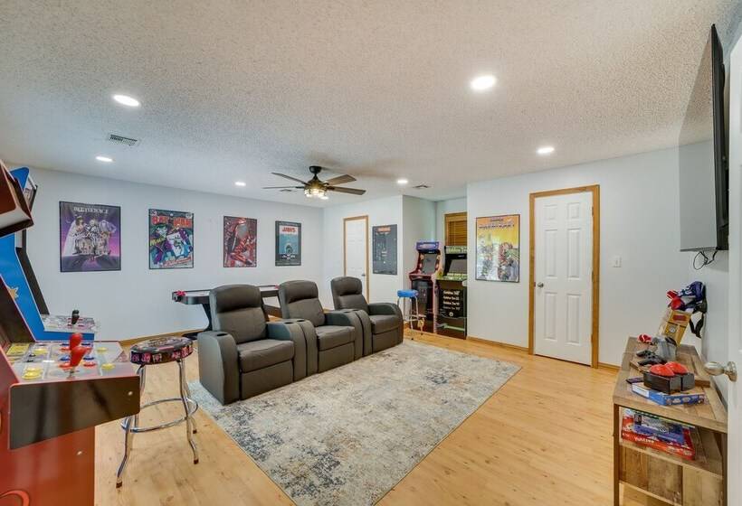 Modern Fairland Log Cabin W/ Lake Access!