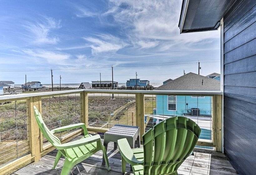 Modern Freeport Home + Decks, Steps To Beach!