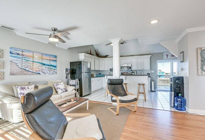 Modern Freeport Home + Decks, Steps To Beach!