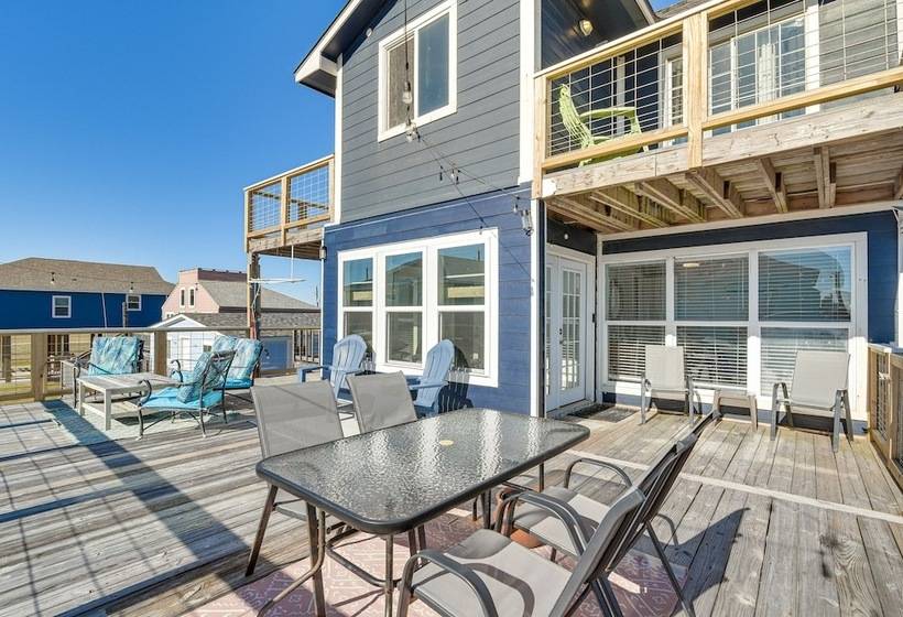 Modern Freeport Home + Decks, Steps To Beach!