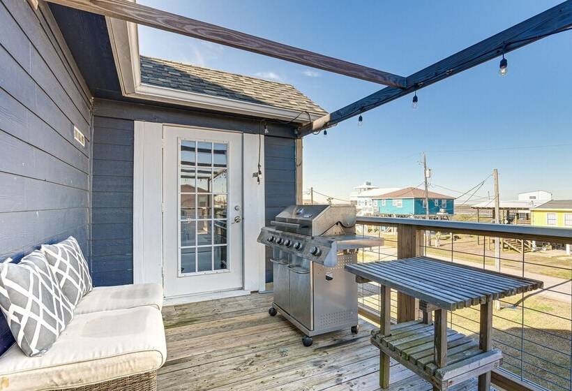 Modern Freeport Home + Decks, Steps To Beach!