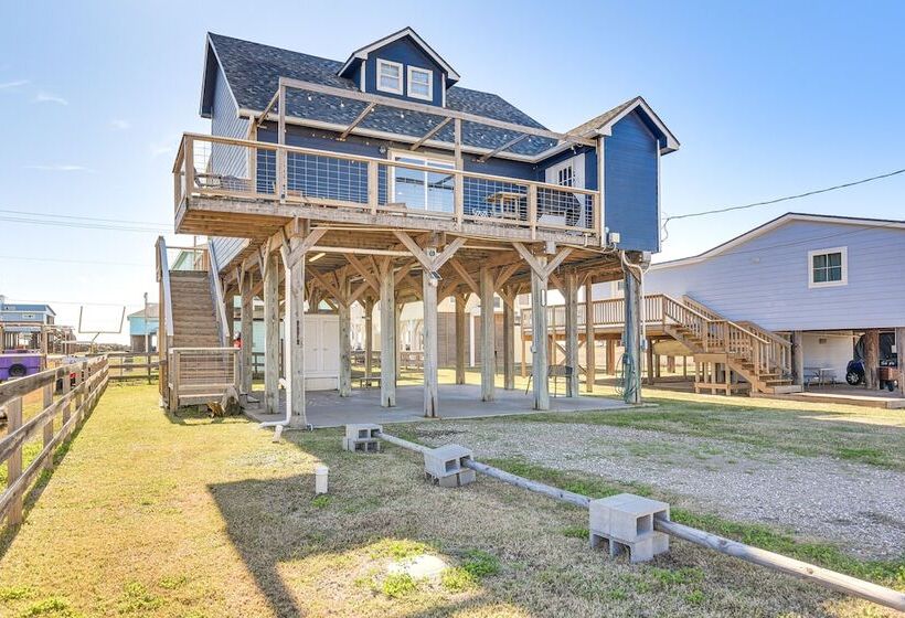 Modern Freeport Home + Decks, Steps To Beach!