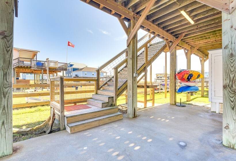 Modern Freeport Home + Decks, Steps To Beach!