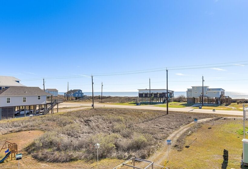 Modern Freeport Home + Decks, Steps To Beach!