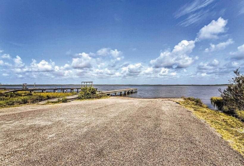 Modern Freeport Home + Decks, Steps To Beach!