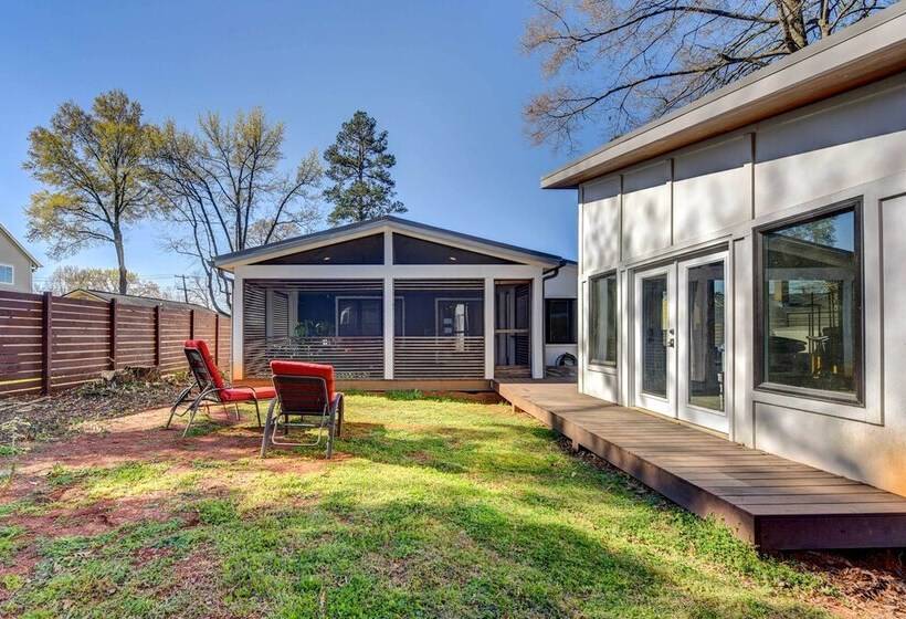 Modern Home With Yard 3 Mi To Uptown Charlotte!