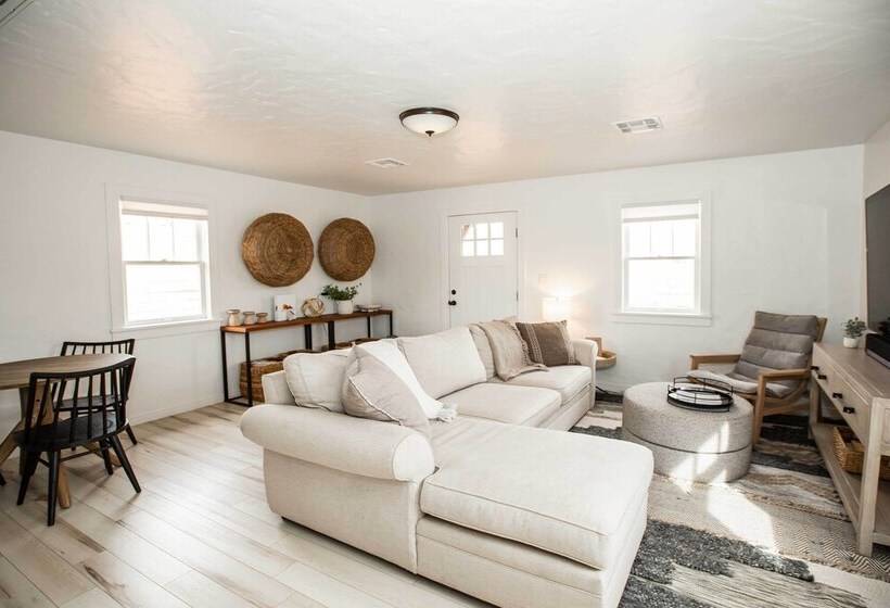 Modern Kanab Cottage W/ View < 1 Mi To Hiking!