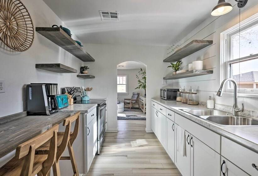 Modern Kanab Cottage W/ View < 1 Mi To Hiking!