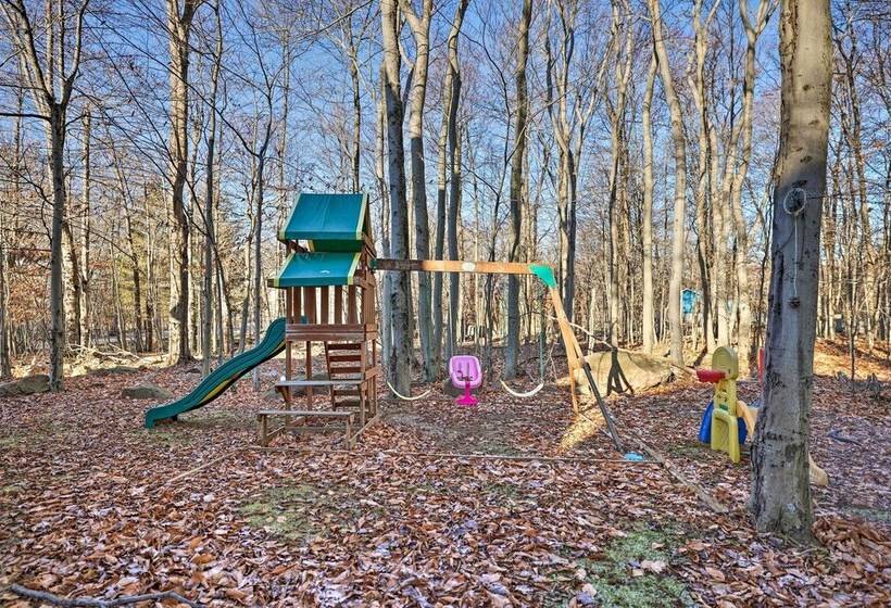 Modern Poconos Gem W/ Fire Pit, Deck & Pool Access