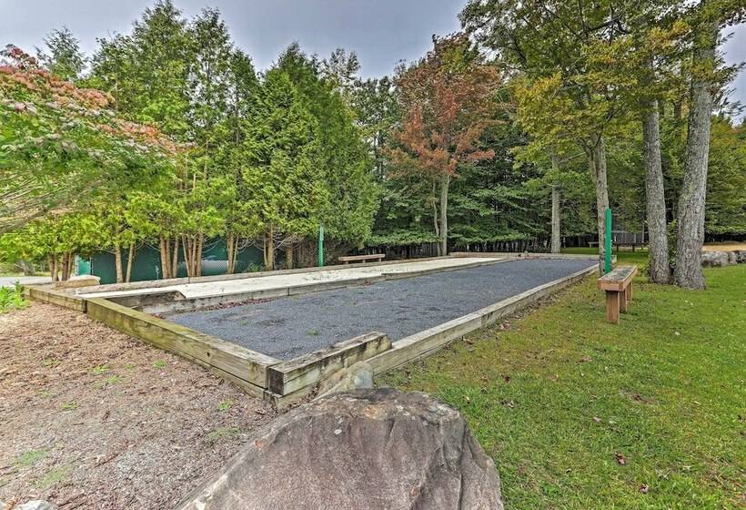 Modern Poconos Gem W/ Fire Pit, Deck & Pool Access