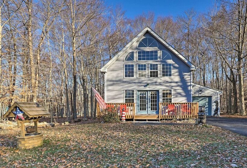 Modern Poconos Gem W/ Fire Pit, Deck & Pool Access