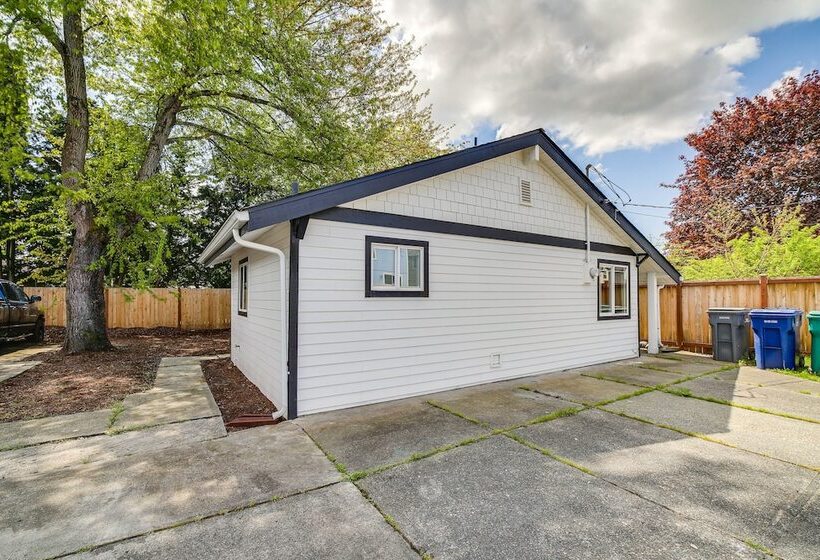 Modern Pacific Vacation Rental: 5 Mi To Lake Tapps