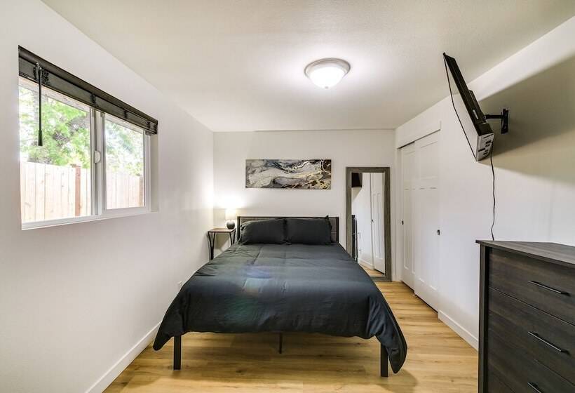 Modern Pacific Vacation Rental: 5 Mi To Lake Tapps