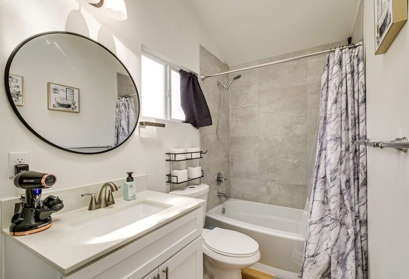 Modern Pacific Vacation Rental: 5 Mi To Lake Tapps