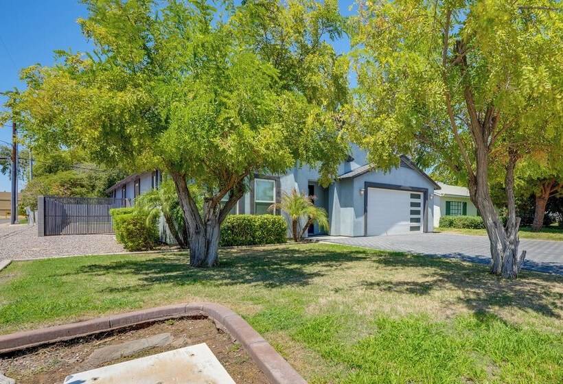 Modern Phoenix Home W/ Covered Patio + Grill!
