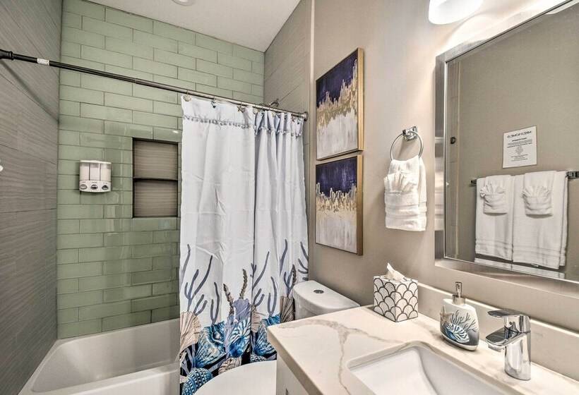 Modern Phoenix Home W/ Covered Patio + Grill!