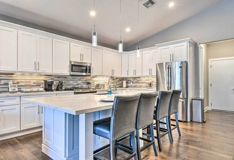 Modern Phoenix Home W/ Covered Patio + Grill!