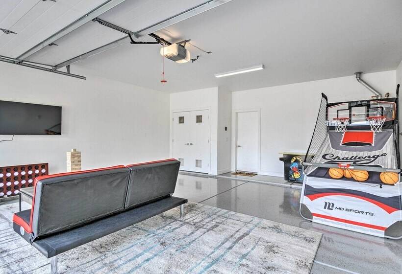 Modern Phoenix Home W/ Covered Patio + Grill!