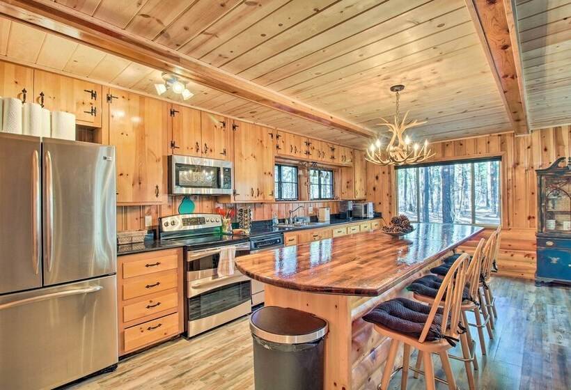 Furnished Patio & Fire Pit: Pinetop Cabin!