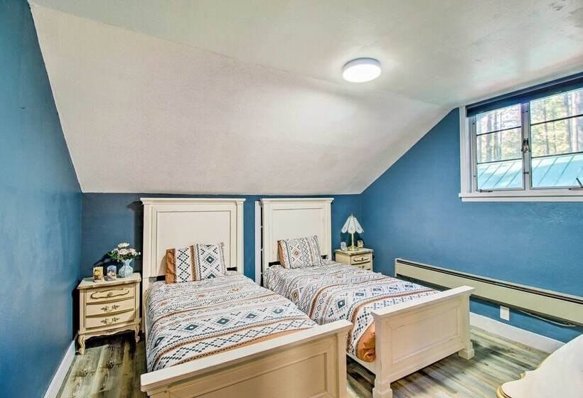 Furnished Patio & Fire Pit: Pinetop Cabin!