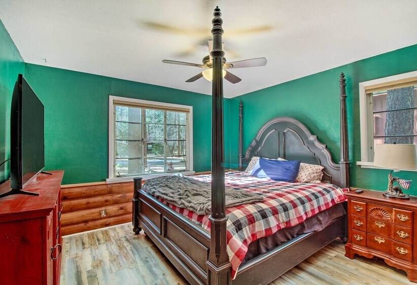 Furnished Patio & Fire Pit: Pinetop Cabin!