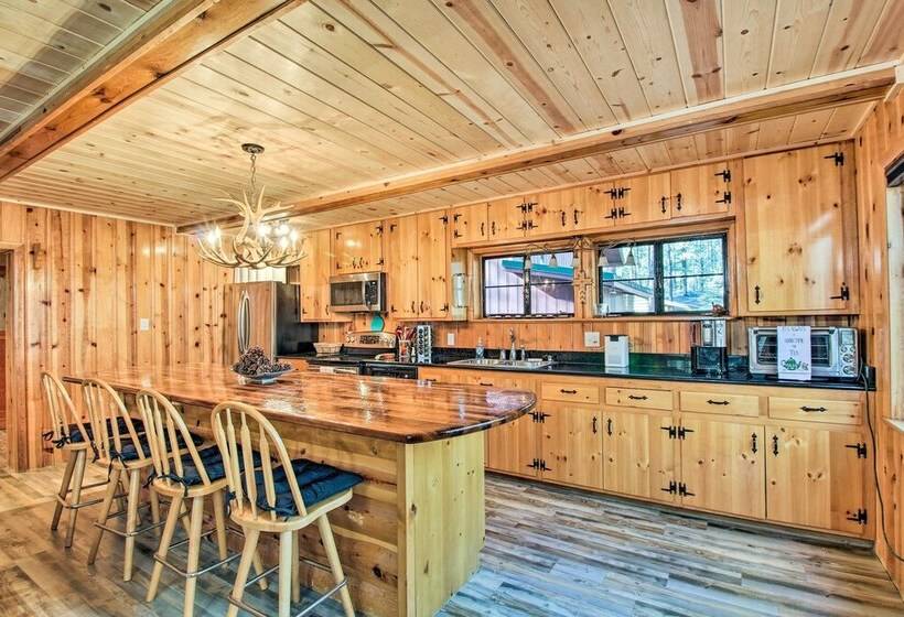 Furnished Patio & Fire Pit: Pinetop Cabin!